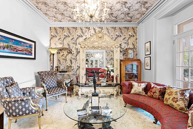 The main reception room and lounge at the Somerville