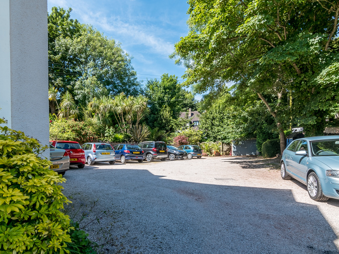The Somerville Torquay - car parking for guests on site